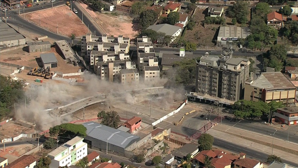 Viaduto foi implodido em setembro de 2014. — Foto: Reprodução GloboNews