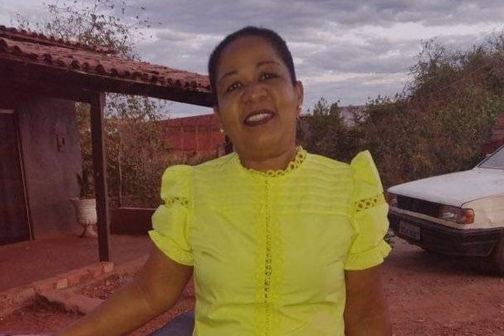 Benedita Silva Nunes, de 49 anos - Jovem preso em 2019 pelo assassinato do pai é suspeito de matar a mãe a facadas em Corrente, no PI — Foto: Reprodução