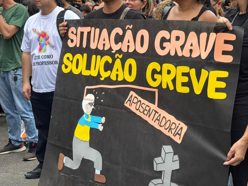 Profissionais da educação deflagram greve em Manaus. — Foto: Naine Carvalho/Rede Amazônica