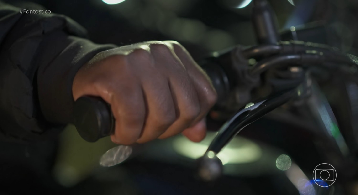 Mortes, sequelas e sustento perdido: o impacto dos acidentes de moto na conta do SUS e na vida de jovens trabalhadores