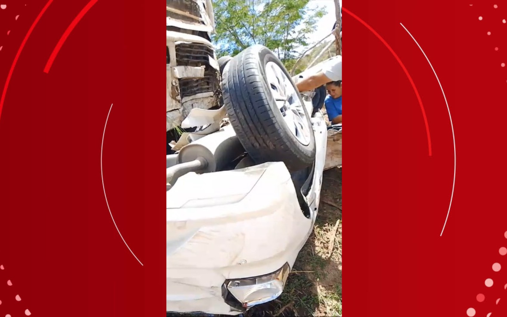 Seis pessoas morrem e uma fica gravemente ferida após carreta bitrem colidir com dois carros em rodovia na Bahia