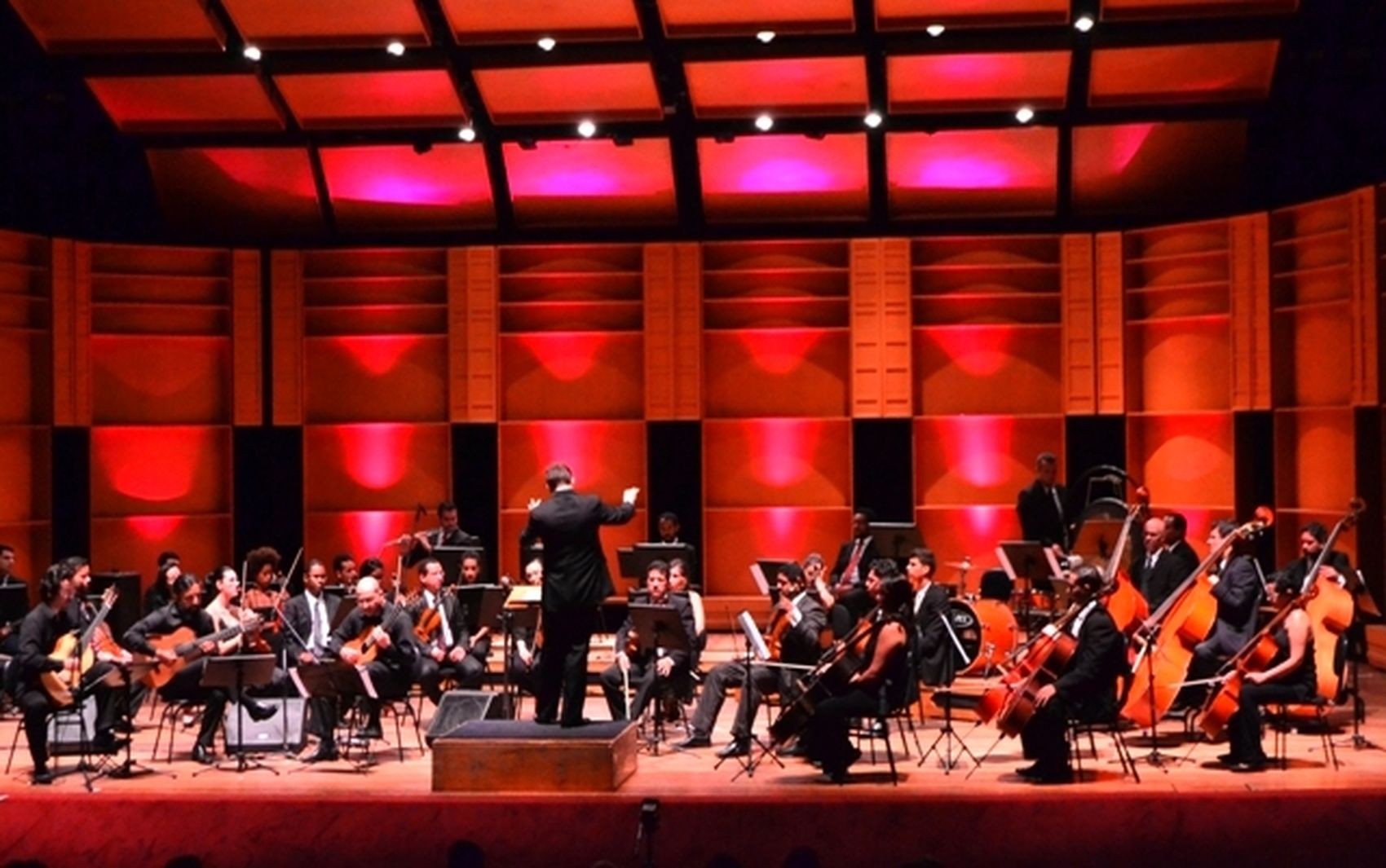 ORSSE Apresenta Concerto Inovador: Uma Jornada Musical Entre Brasil e Portugal!