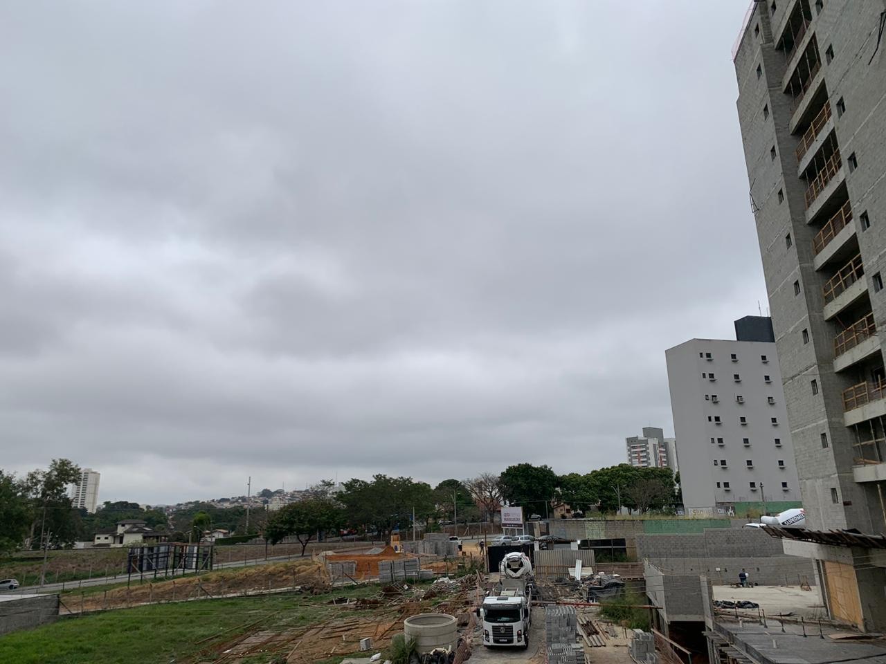 Tempo segue fechado e com possibilidade de chuva no Vale e região neste sábado; veja a previsão