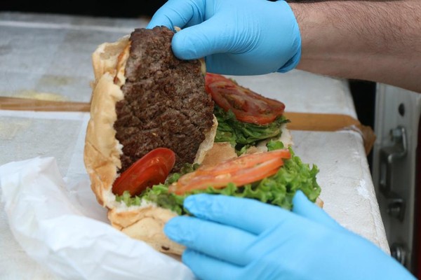 Te vendem carne de cavalo e você compra: Abatedouro fechado em Viana