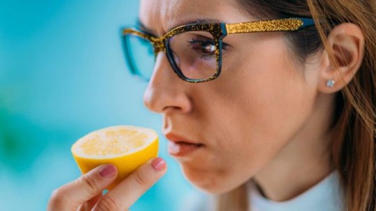 Perda do olfato pode ser um dos primeiros sinais da doença de Alzheimer, indica estudo - Pesquisa mostra que degeneração precoce de neurônios ligados ao olfato ocorre pode ser um dos primeiros sinais da doença de Alzheimer.