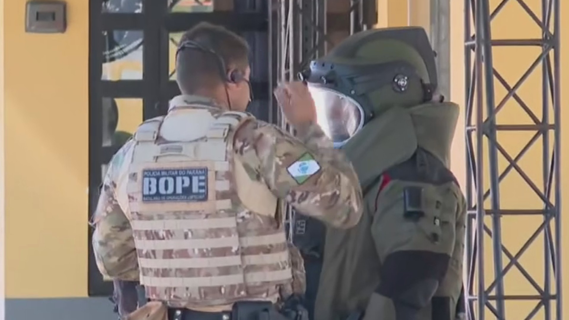 Terminal de ônibus de Curitiba é isolado por suspeita de bomba