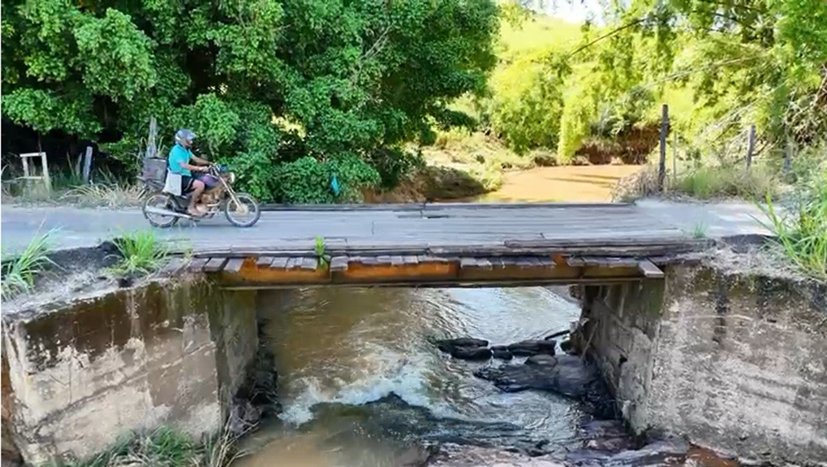 Ponte de madeira na RJ-226 preocupa moradores por risco de desabamento em Natividade