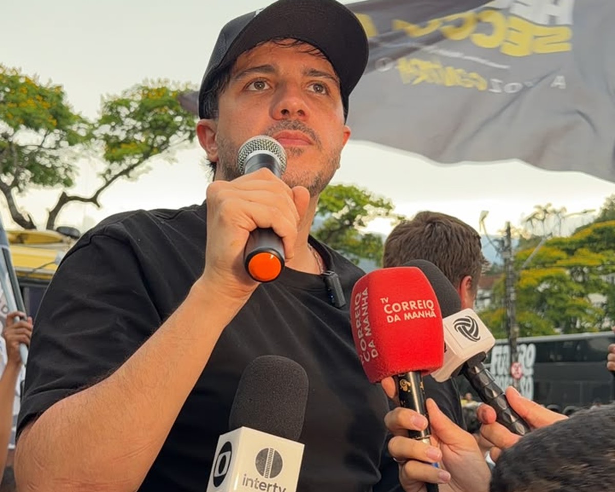 Em Petrópolis (RJ), Renan Santos resgata proposta de remover moradias de áreas de risco