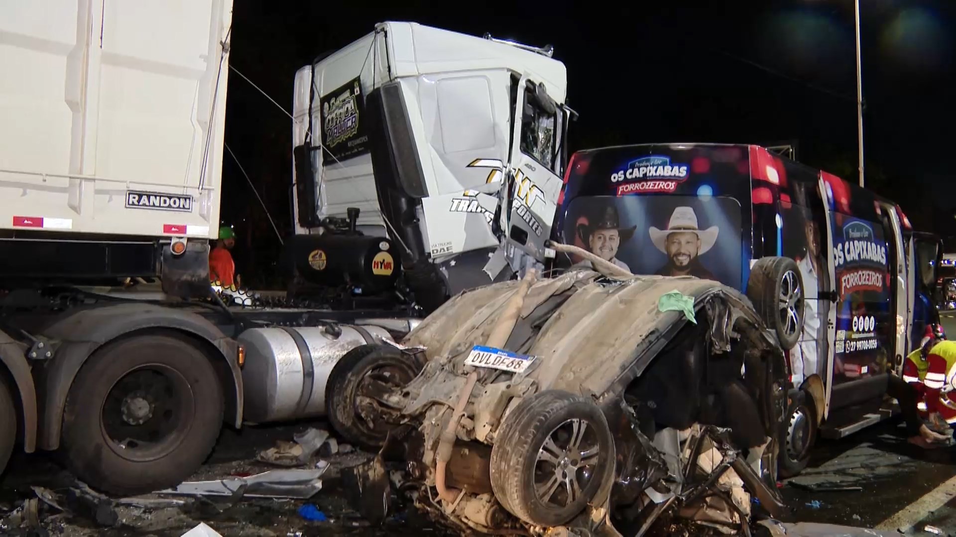 Engavetamento com oito veículos deixa pais mortos e duas crianças feridas na Rodovia do Contorno, no ES