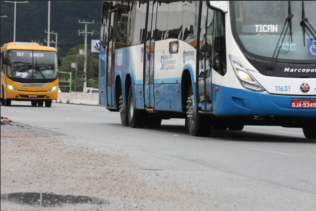 Tarifa de ônibus de Florianópolis tem aumento e vai a R$ 6,90 no pagamento em dinheiro 