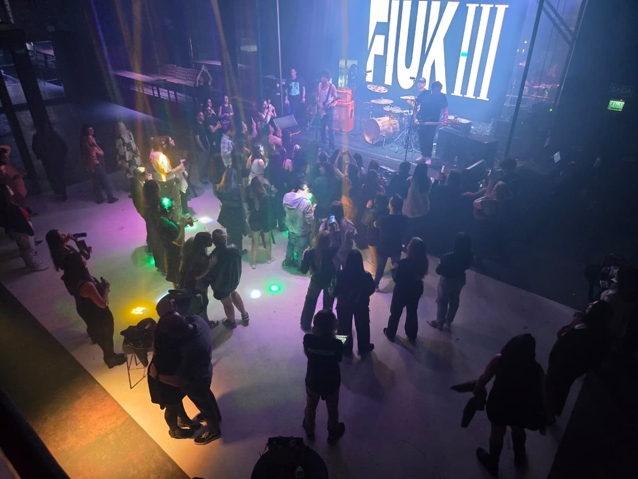 Em espaço para mil pessoas, Fiuk abre show de despedida com 67 pessoas na plateia