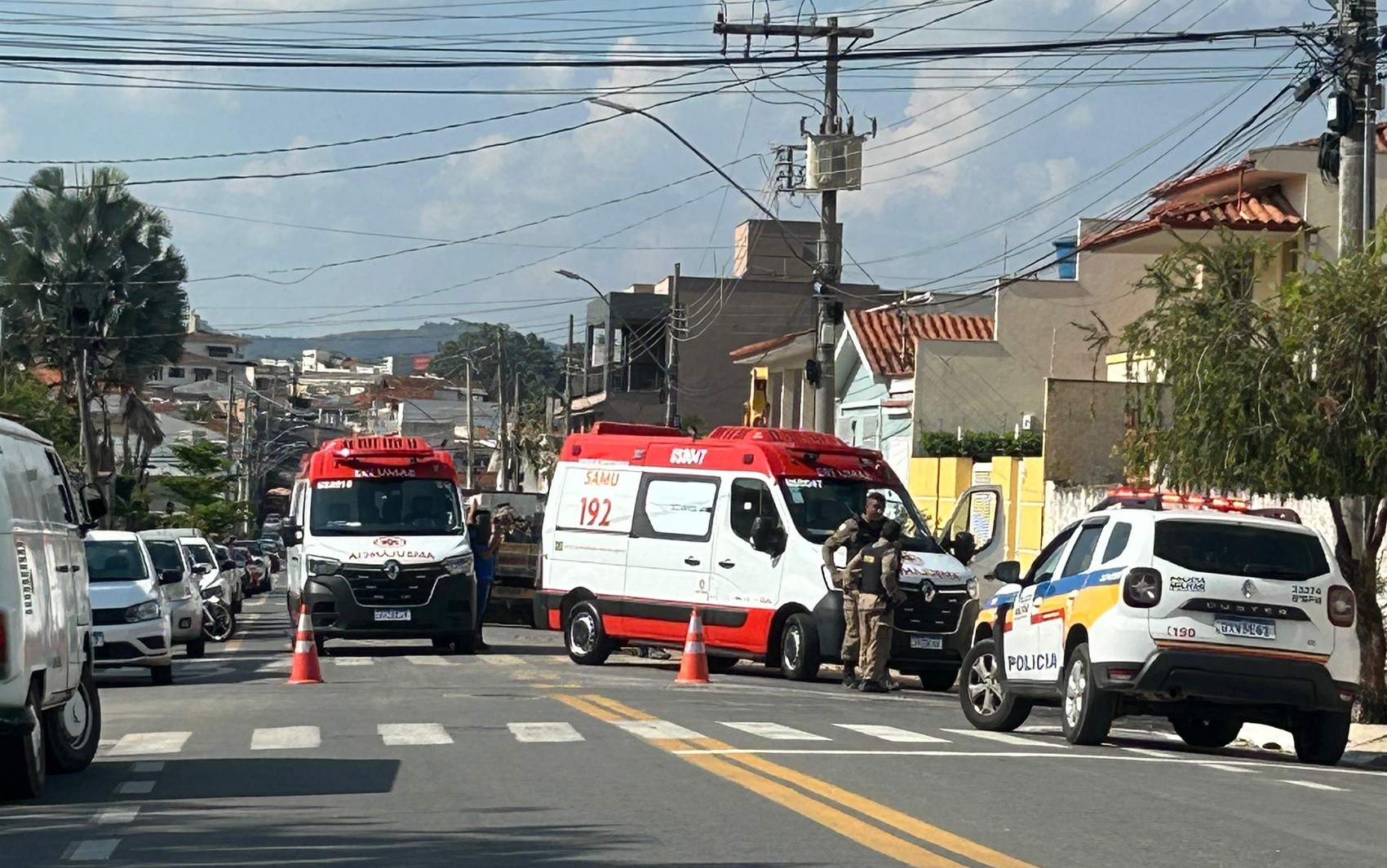 Pedreiro é soterrado enquanto escavava tubulação para construir muro de arrimo, no Sul de MG