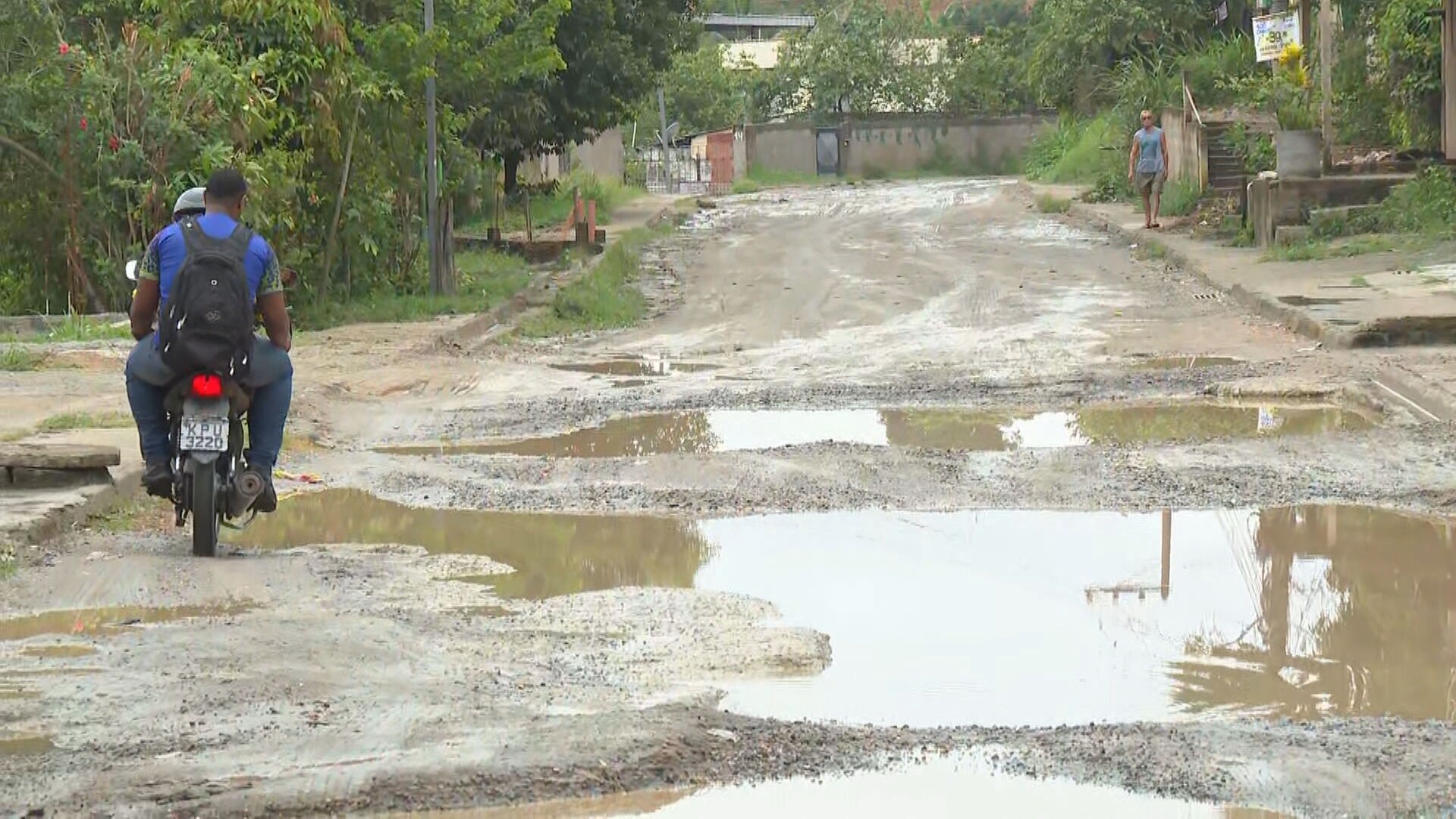 Moradores de Queimados denunciam que obras que deveriam reduzir enchentes estão paradas há 1 ano 