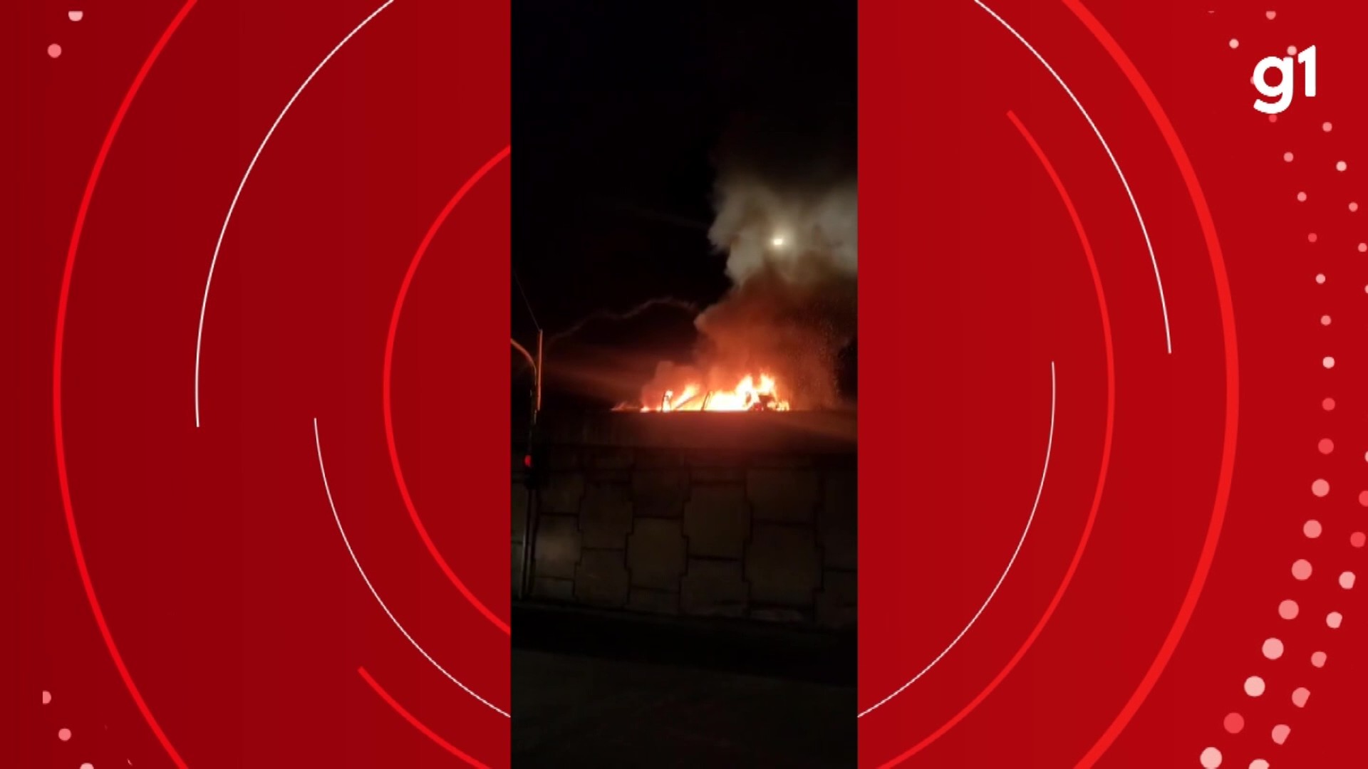 Carro pega fogo em avenida de Piracicaba