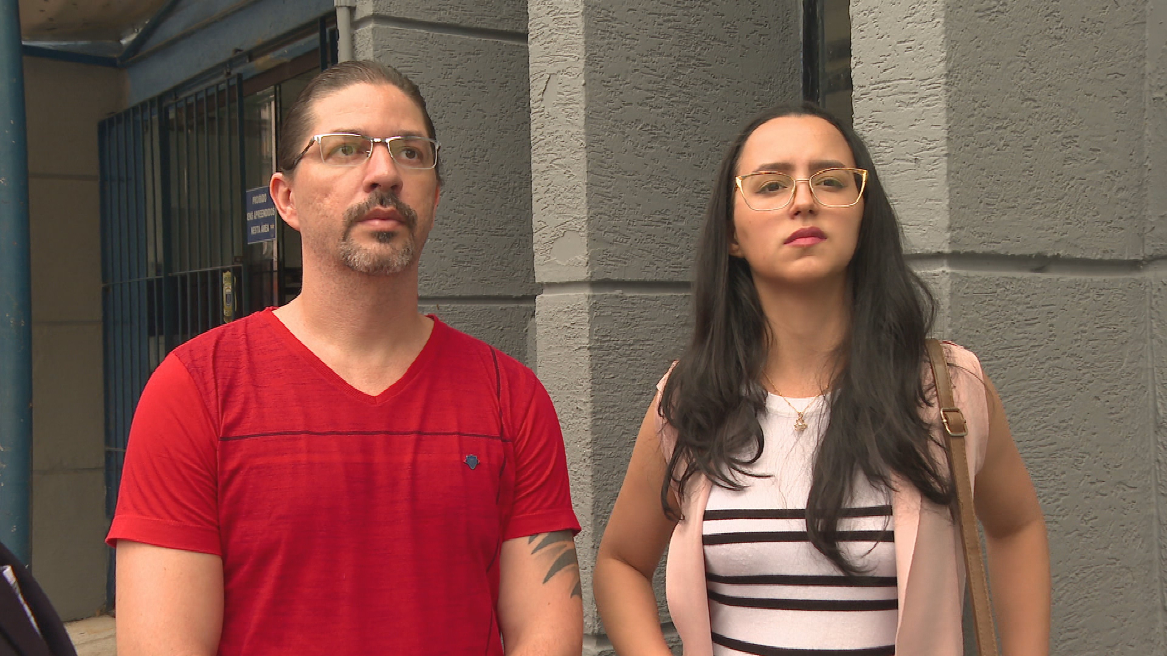 Casal que impediu personal de entrar em banheiro ao confundi-la com trans diz que tentou ajudar: 'Interpretam de forma errada'