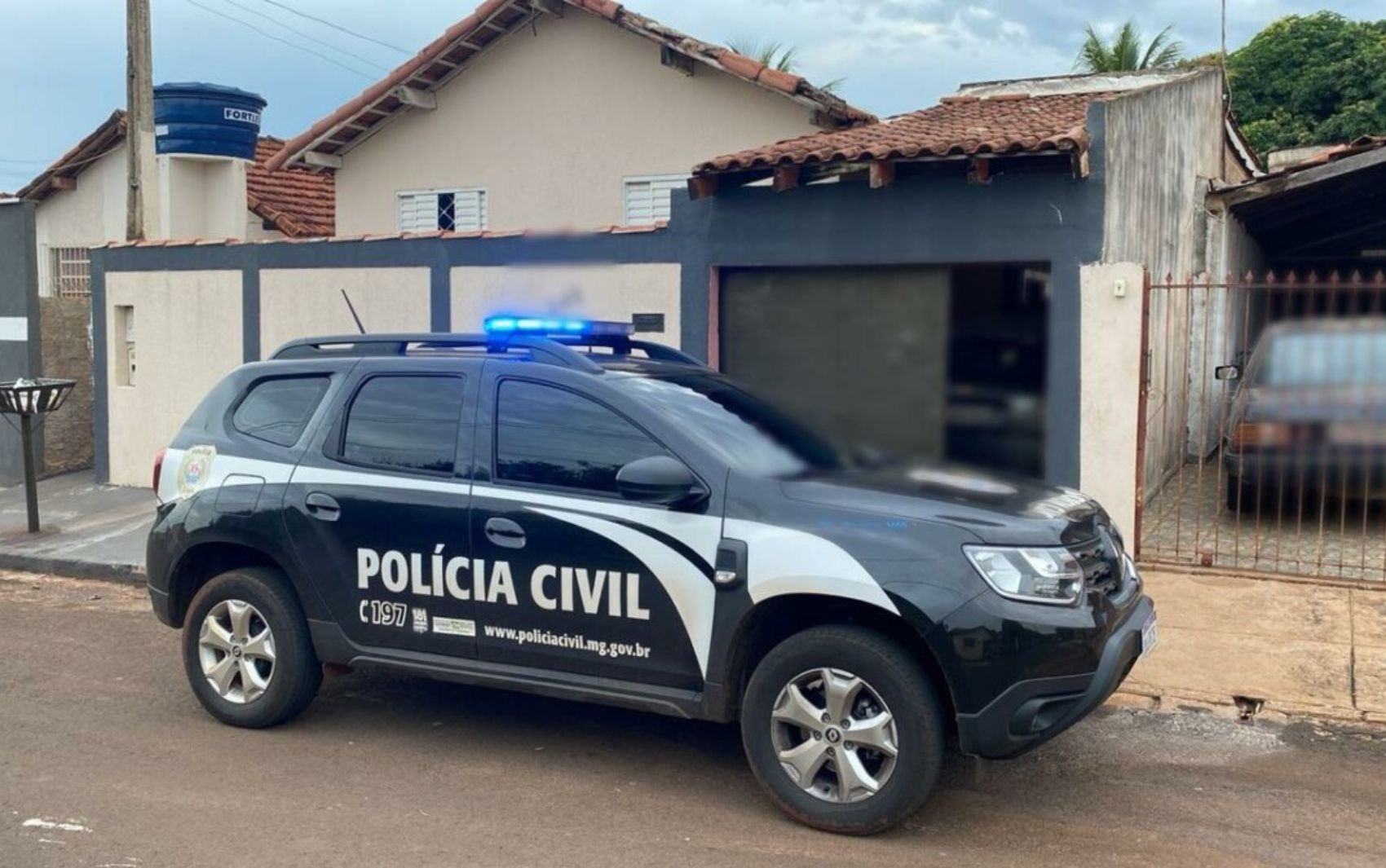 Operação contra grupo suspeito de causar prejuízo de R$ 1 milhão apreende carros de luxo e prende 16 pessoas em Goiás e MG