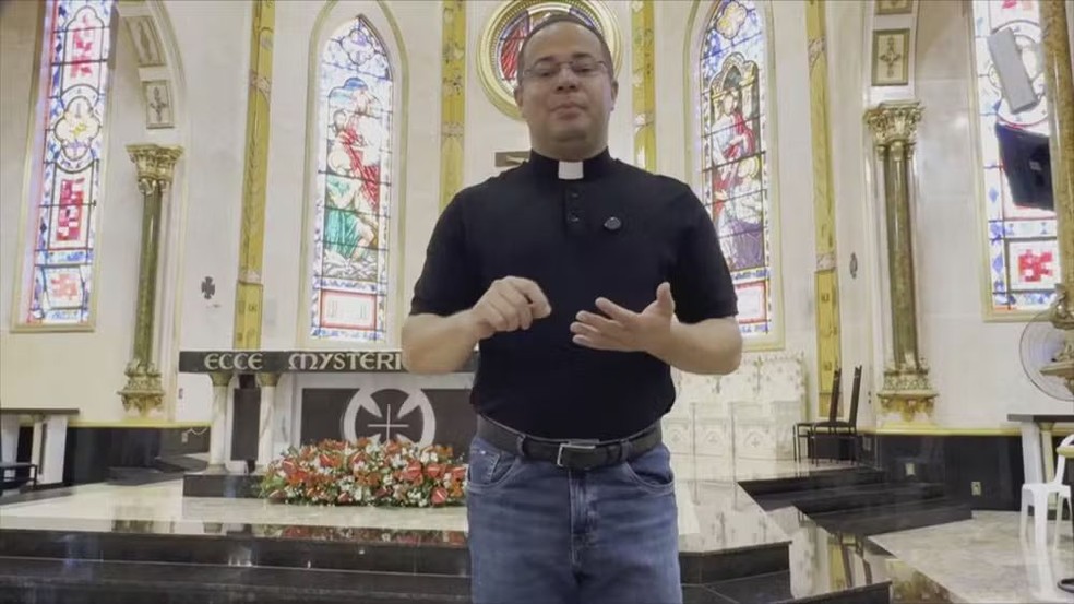 Padre Luiz Henrique explicou a reação ao pedido do menino durante a missa em Tupã — Foto: TV TEM/ Reprodução