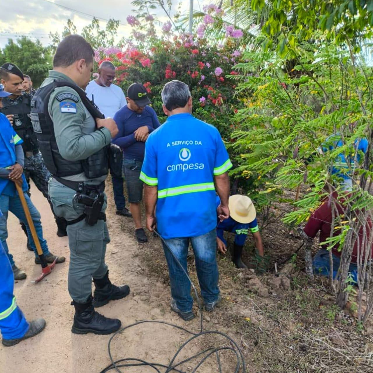 Operação identifica 132 ligações de água clandestinas em Caruaru; quatro pessoas são presas