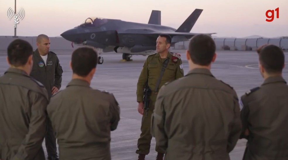 Em base aérea, comandante de Israel diz que o país vai revidar ataque do Irã — Foto: Reprodução