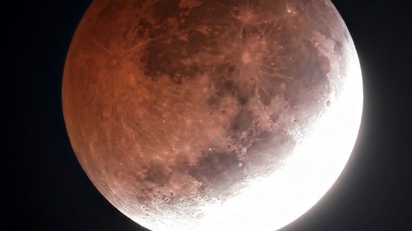 Eclipse lunar parcial: veja FOTOS do fenômeno no interior de PE