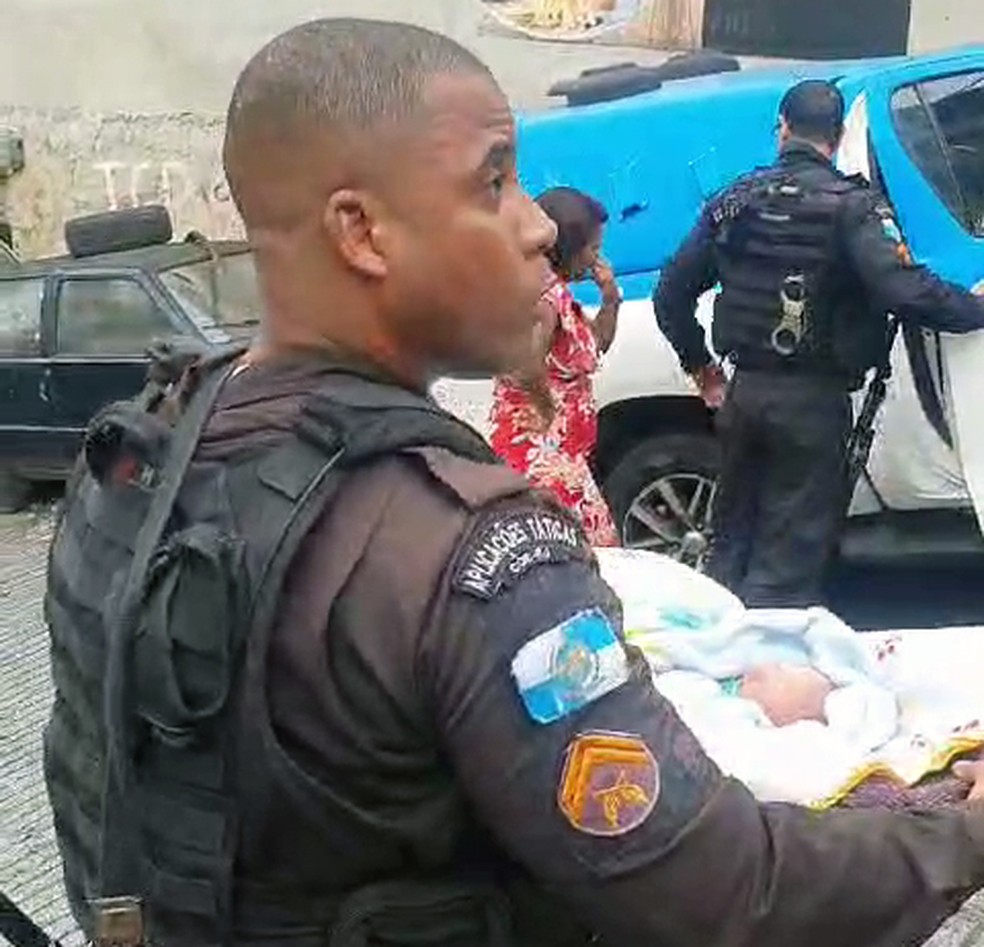 Bebê é encontrado após ser levado de maternidade da Prefeitura do Rio, e suspeita é presa; VEJA o momento em que a família é avisada