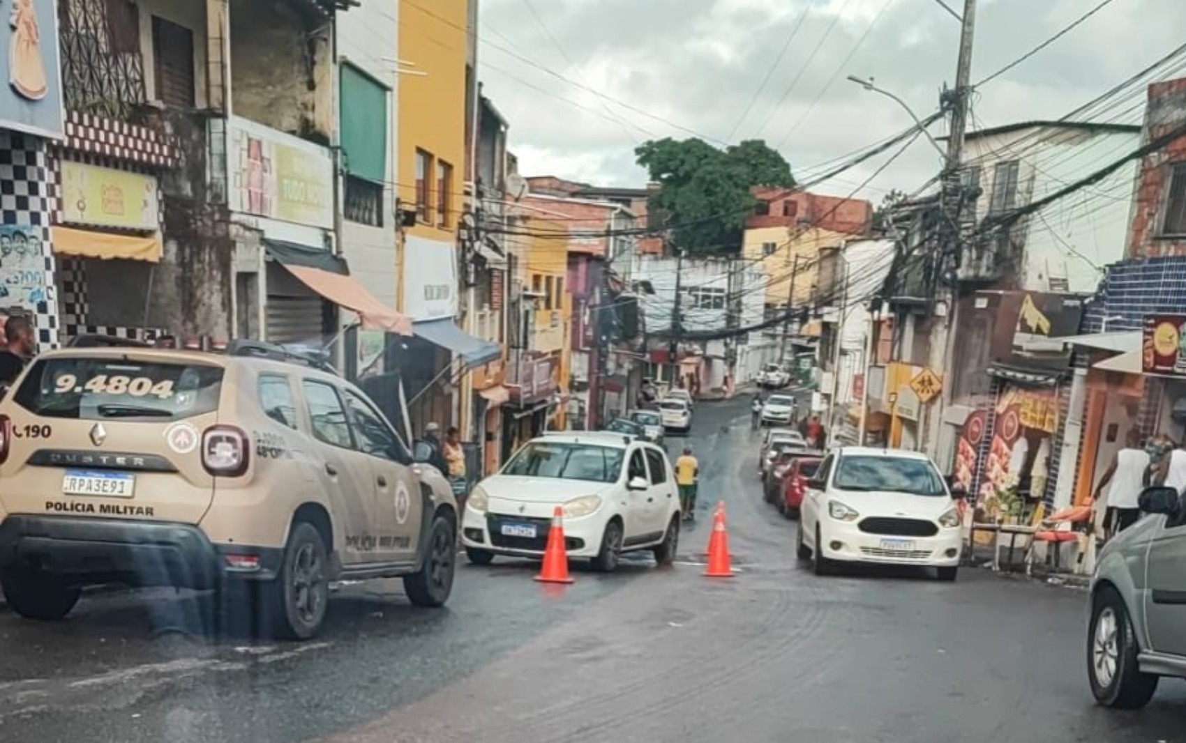 Homens são mortos a tiros em Salvador; vítimas foram encontradas dentro de carro