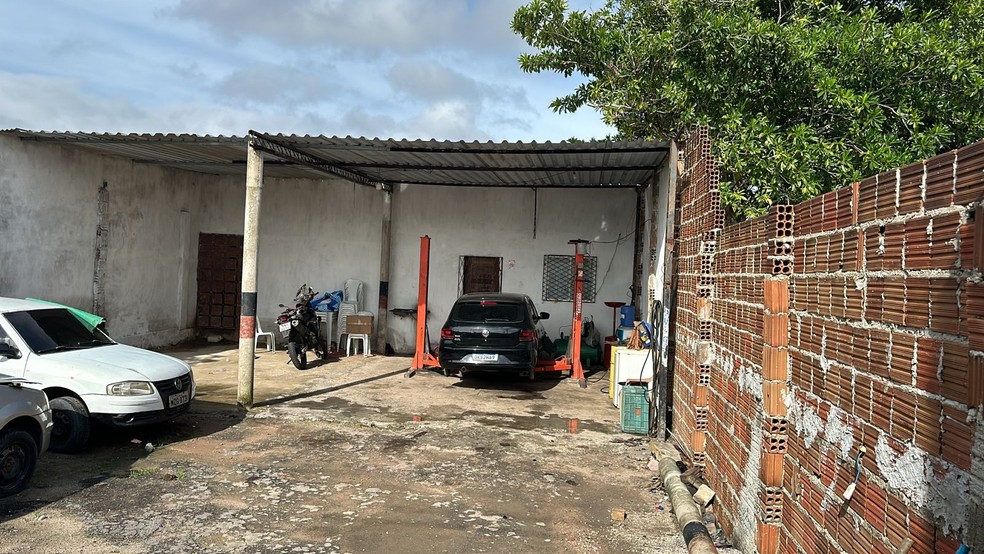 Auxiliar de mecânico foi atingido por choque elétrico em oficina na Grande Natal — Foto: Kleber Teixeira/Inter TV Cabugi