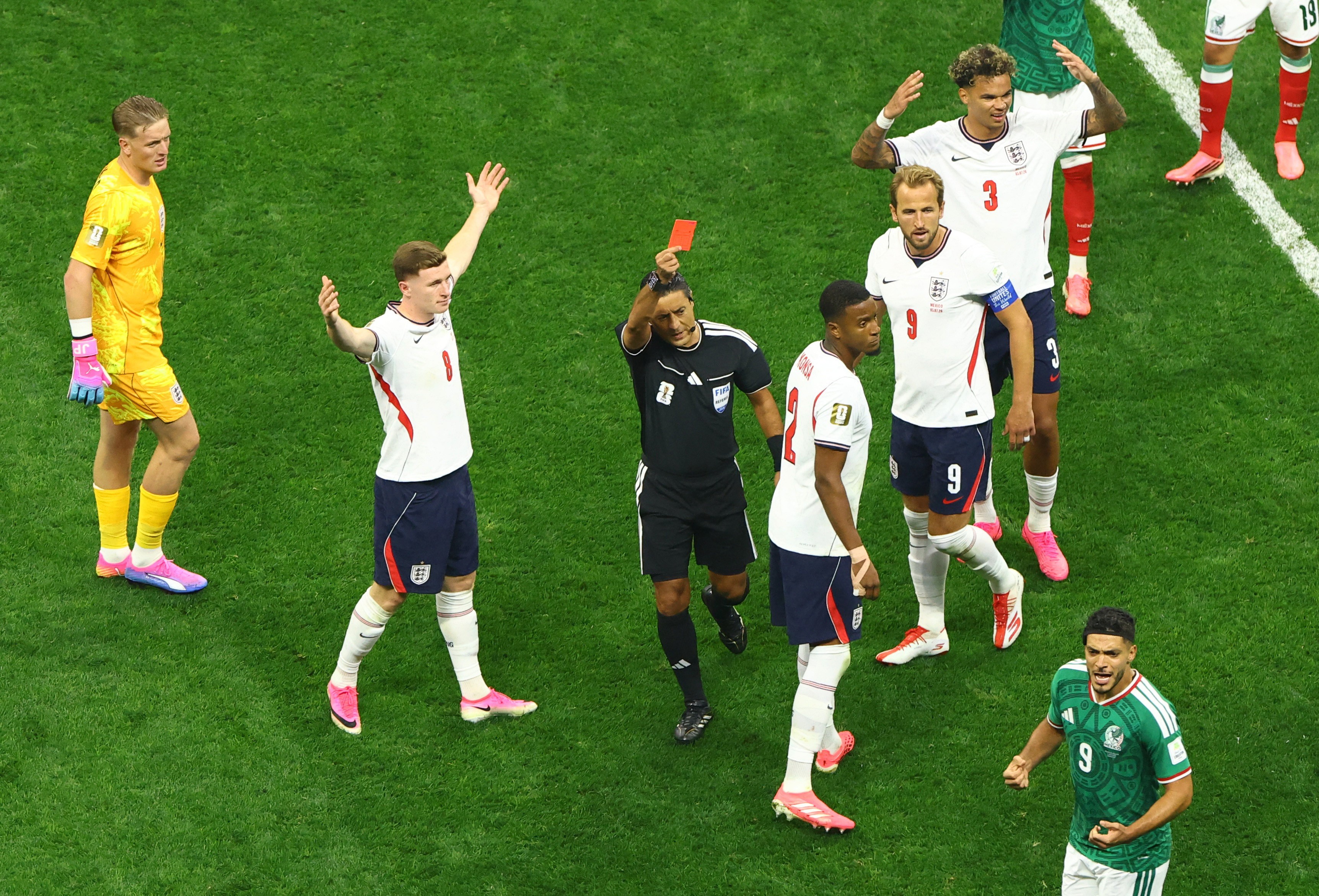 Parlamentar inglês quer que Fifa adie suspensão de jogador inglês após episódio com Trump: 'Regras aplicadas igualmente'