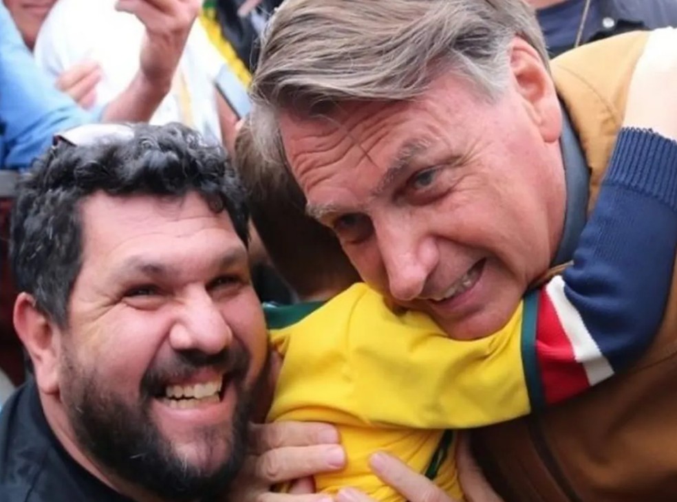 Bolsonaro abrigou Oswaldo Eustáquio e outros dois acampados em quartéis no Palácio da Alvorada para evitar que fossem presos | Política | G1
