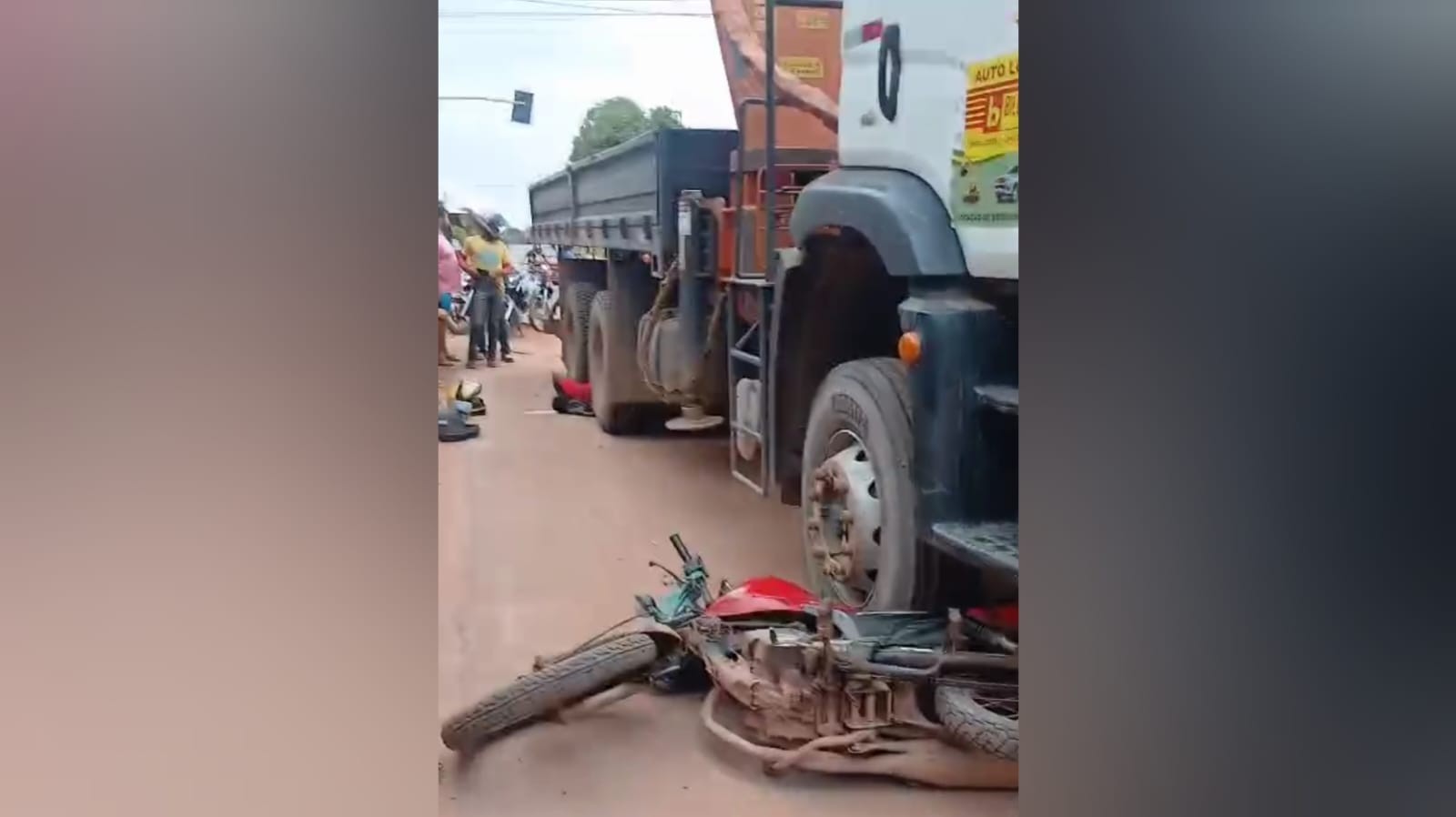 Duas pessoas morrem em acidente entre motocicleta e caminhão no bairro Diamantino em Santarém