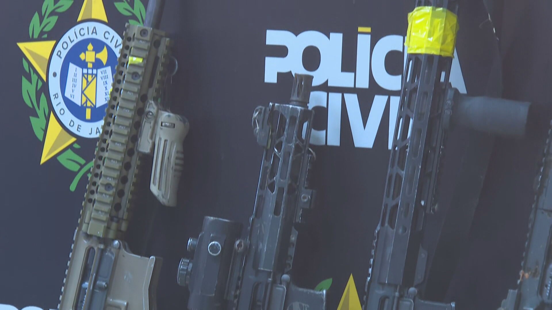 Operação contra disputa territorial prende 5 e apreende 5 fuzis na Zona Oeste do Rio; 1 suspeito foi morto