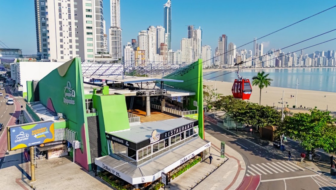 Bondinho no Parque Unipraias — Foto: Divulgação/Parque Unipraias