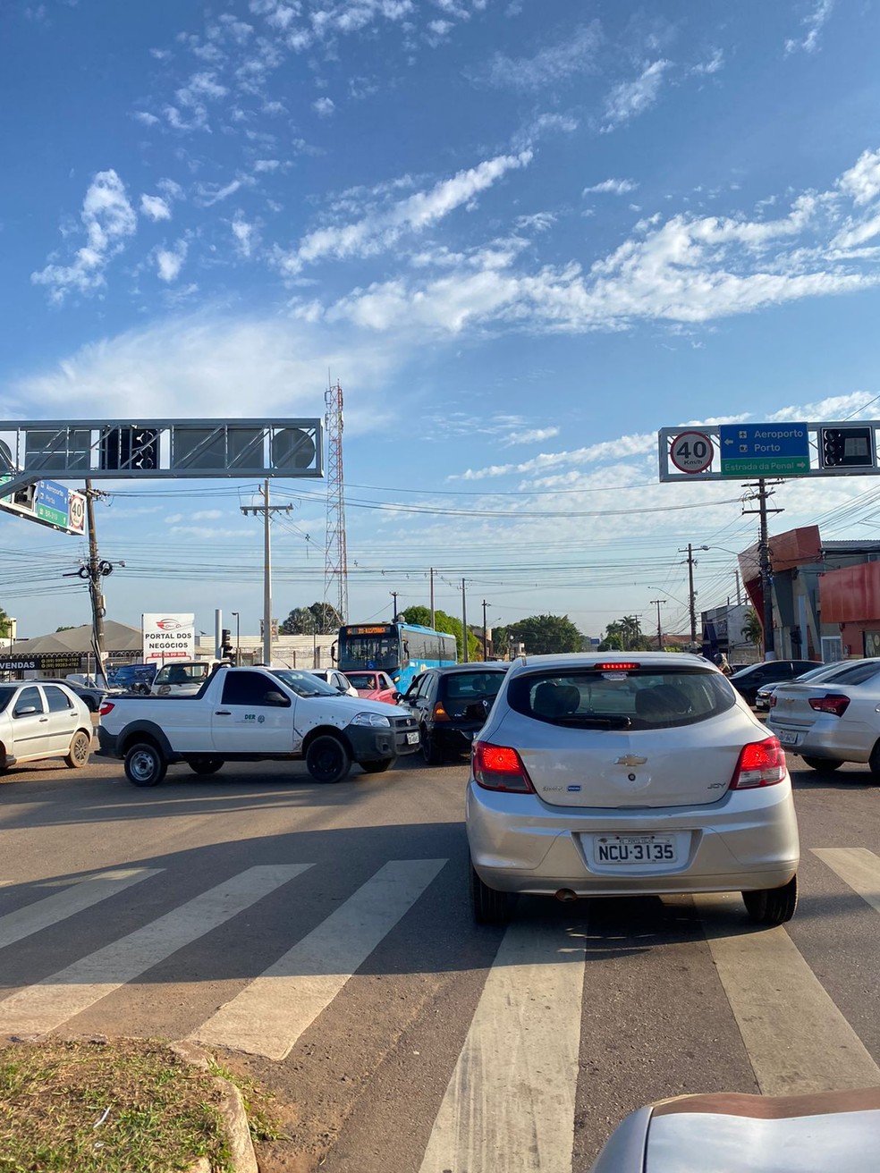 Sem energia, trânsito fica caótico em Porto Velho logo no começo da manhã desta terça, 15 — Foto: Reprodução/Redes Sociais