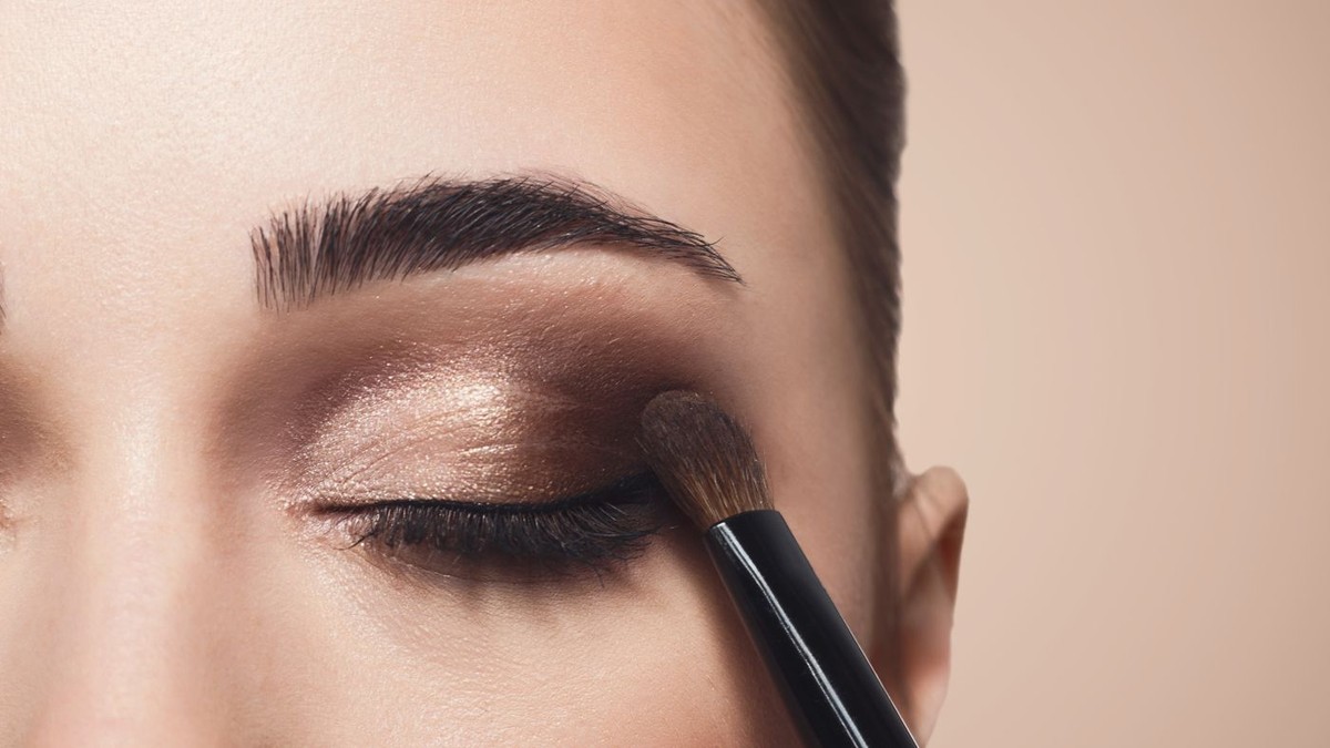 Aprenda a fazer sua make para as festas de final de ano Radar do