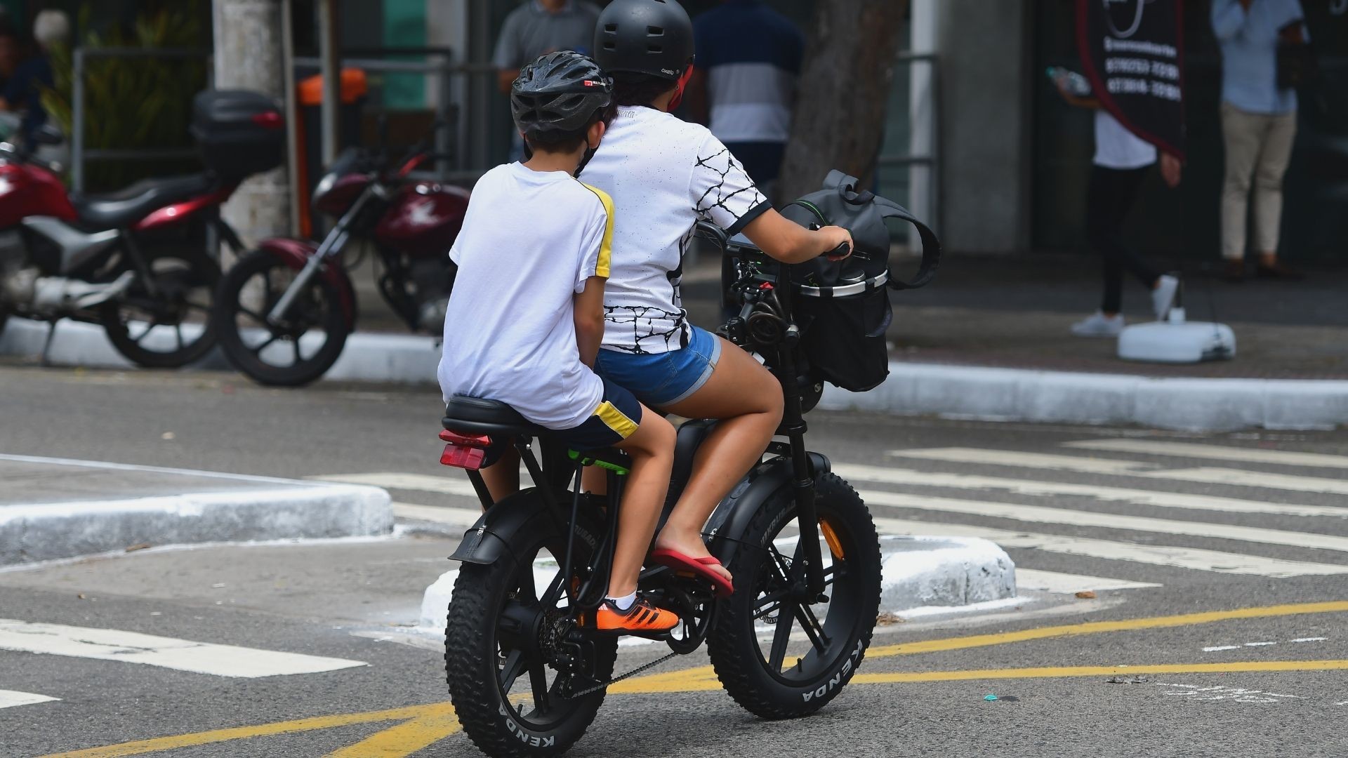 Vitória cria regras para bicicletas elétricas, patinetes e ciclomotores; veja o que muda