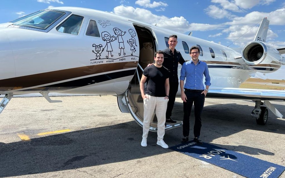 Willian Pires, Thiago Paoliello e Guilherme Scheibel viajaram no avião que Virgínia presenteou Zé Felipe  — Foto: Divulgação/Willian Pires