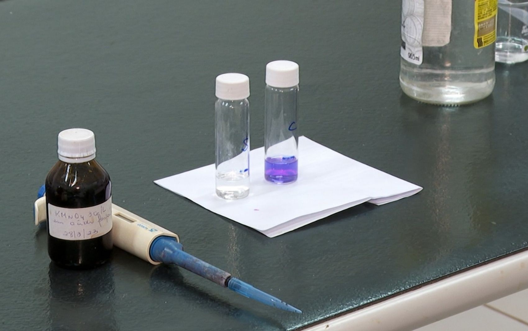 Pesquisadores da Unaerp adaptam teste para identificar metanol em bebidas adulteradas