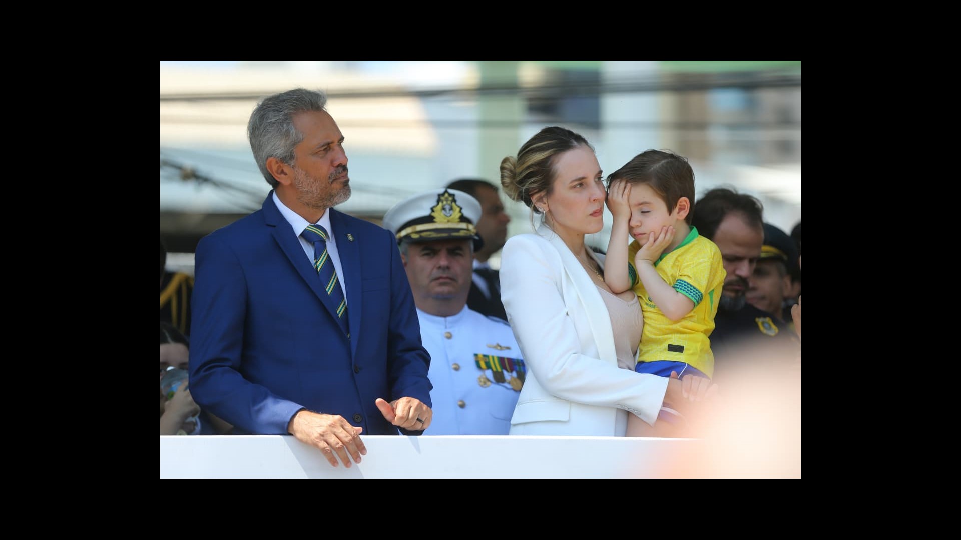 Governador Elmano de Freitas e vice-governadora Jade Romero no desfile de 7 de setembro na avenida Beira-mar, em Fortaleza (CE) — Foto: Fabiane de Paula/SVM
