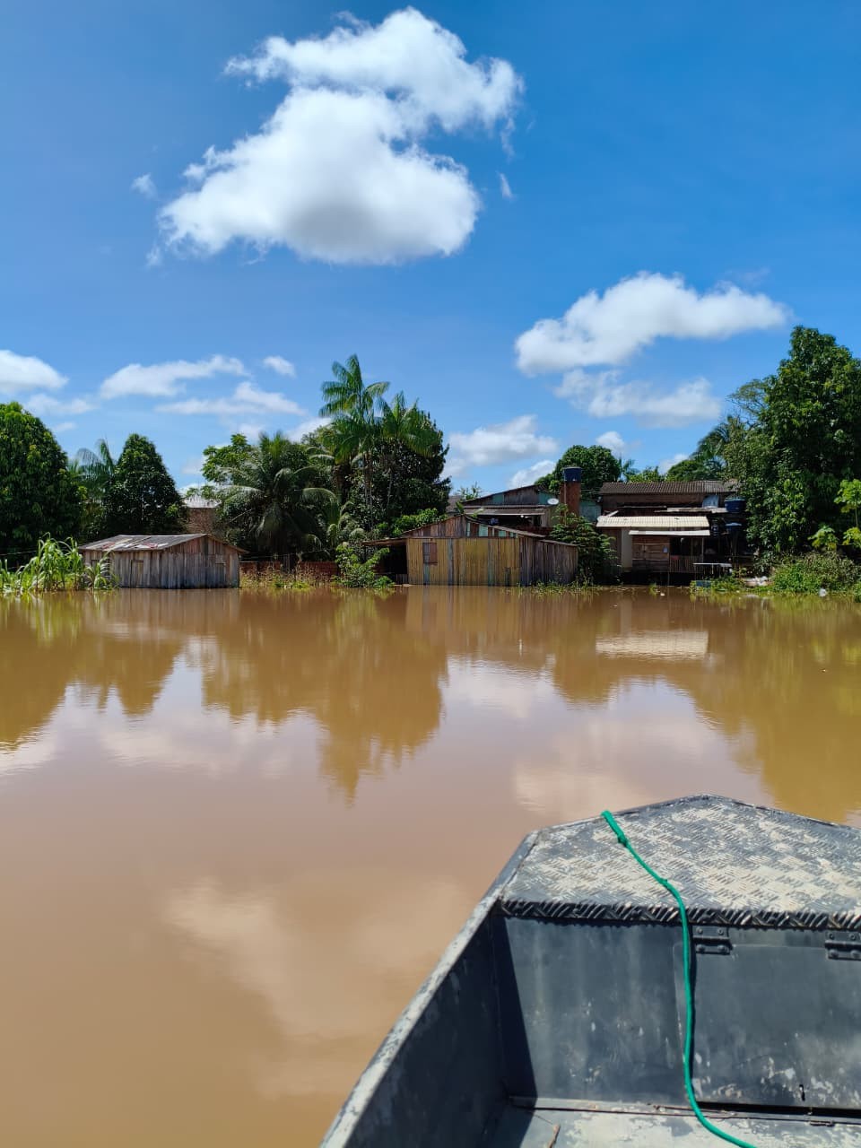 Mais de 15 mil pessoas são afetadas por enchente de rio em Sena Madureira, no Acre