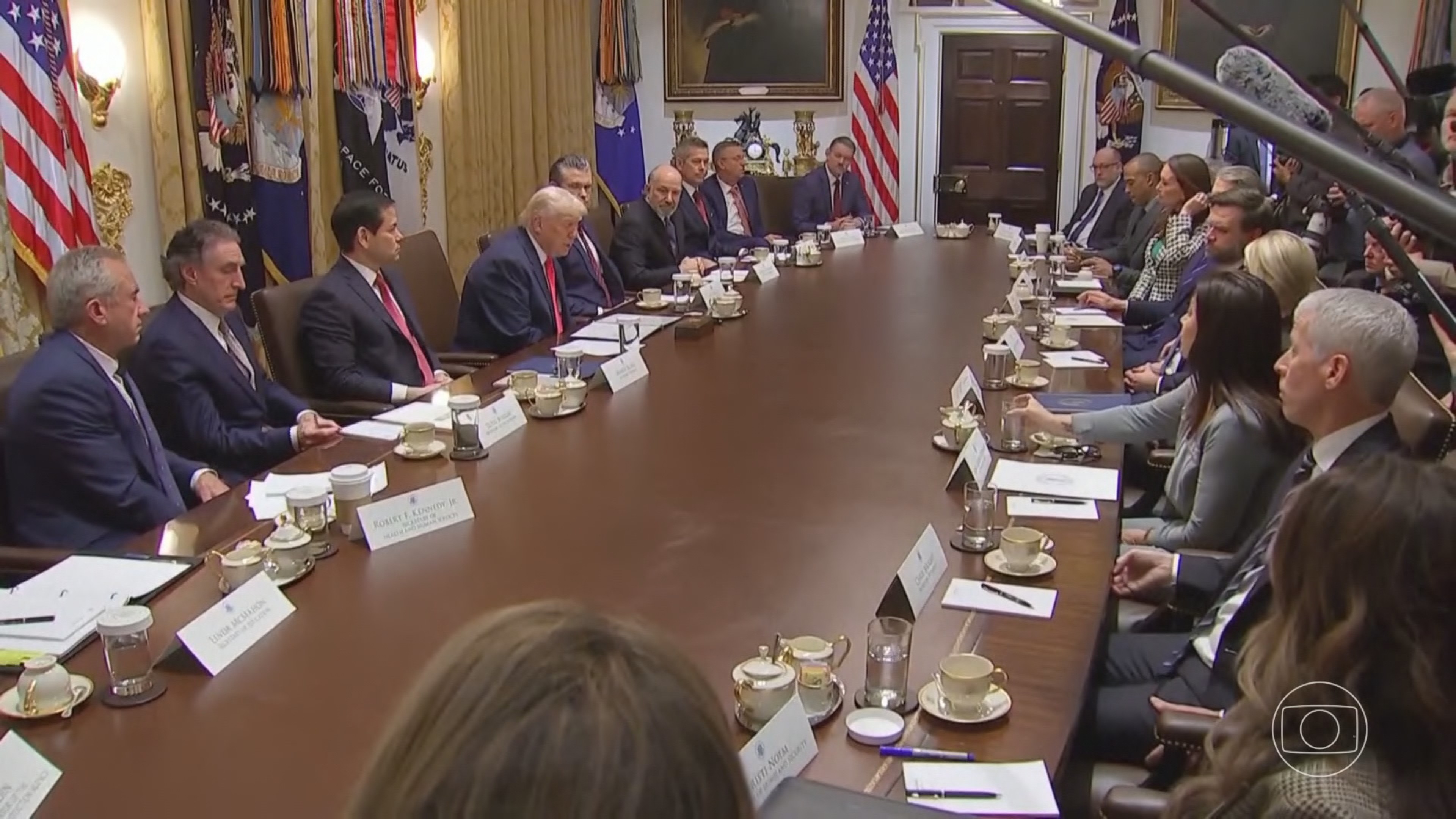 Trump ameaça atacar qualquer país que, segundo ele, esteja levando drogas para o território americano