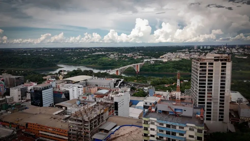 Ciudad del Este recebe brasileiros para compras - e pra morar — Foto: Fernando Otto/BBC
