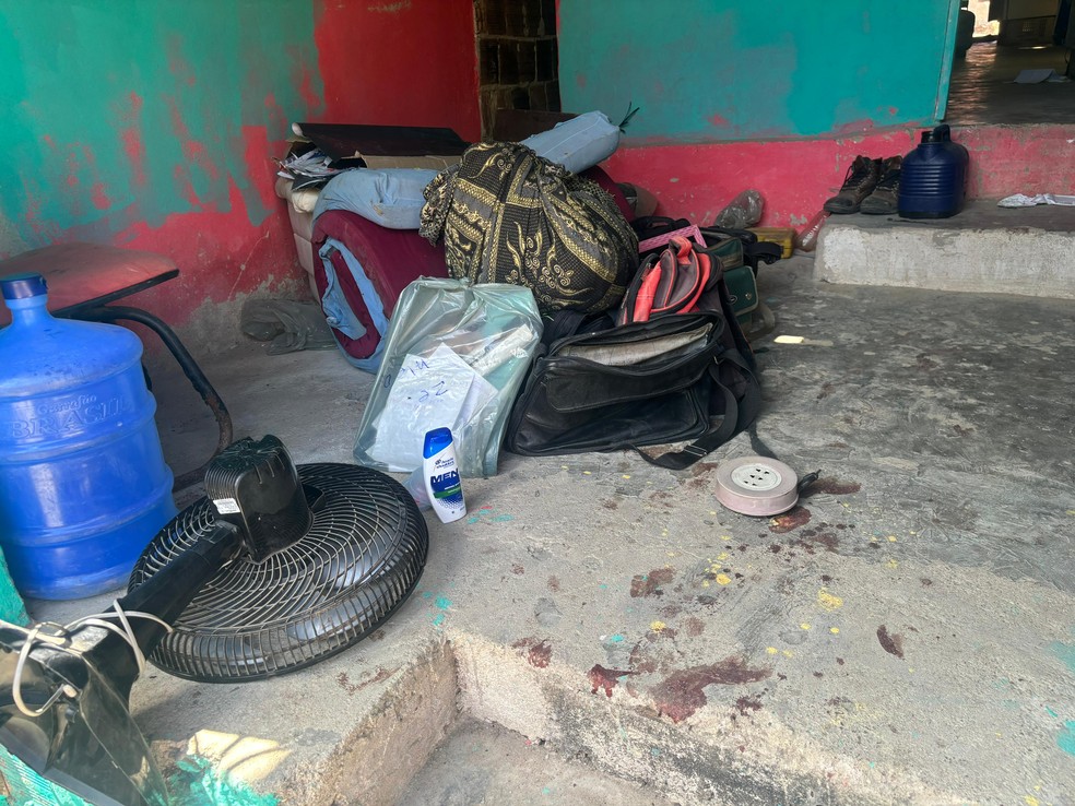 Trabalhadores estavam a cerca de quatro dias hospedados em residência que foi invadida por criminosos. — Foto: Kilvia Muniz/ SVM