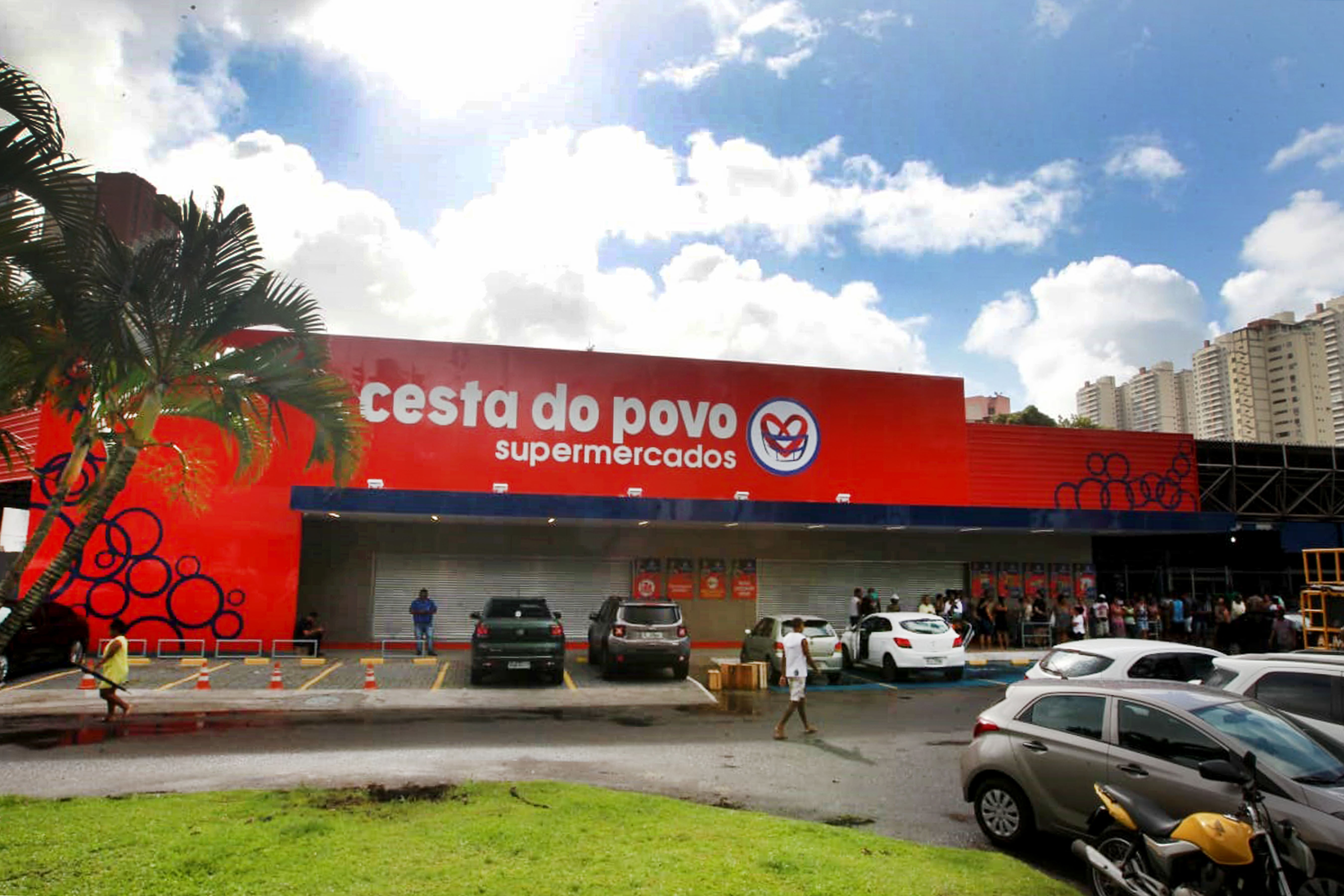 Entenda como rede de mercados da Bahia se tornou produto de crédito consignado ligado ao Banco Master
