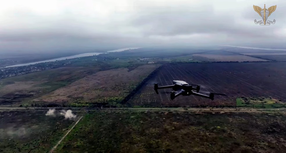Imagem mostra drone ucraniano se aproximando de drone russo no espaço aéreo de Donetsk, no leste da Ucrânia — Foto: Reprodução/Forças Armadas da Ucrânia