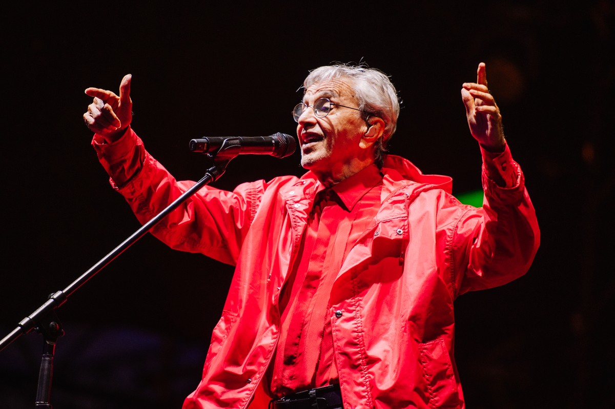 Caetano Veloso refaz 'Transa' com Jards Macalé em show que uniu banda