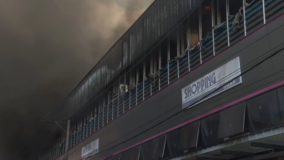 Incêndio no Shopping 25, na região do Brás — Foto: Reprodução/TV Globo