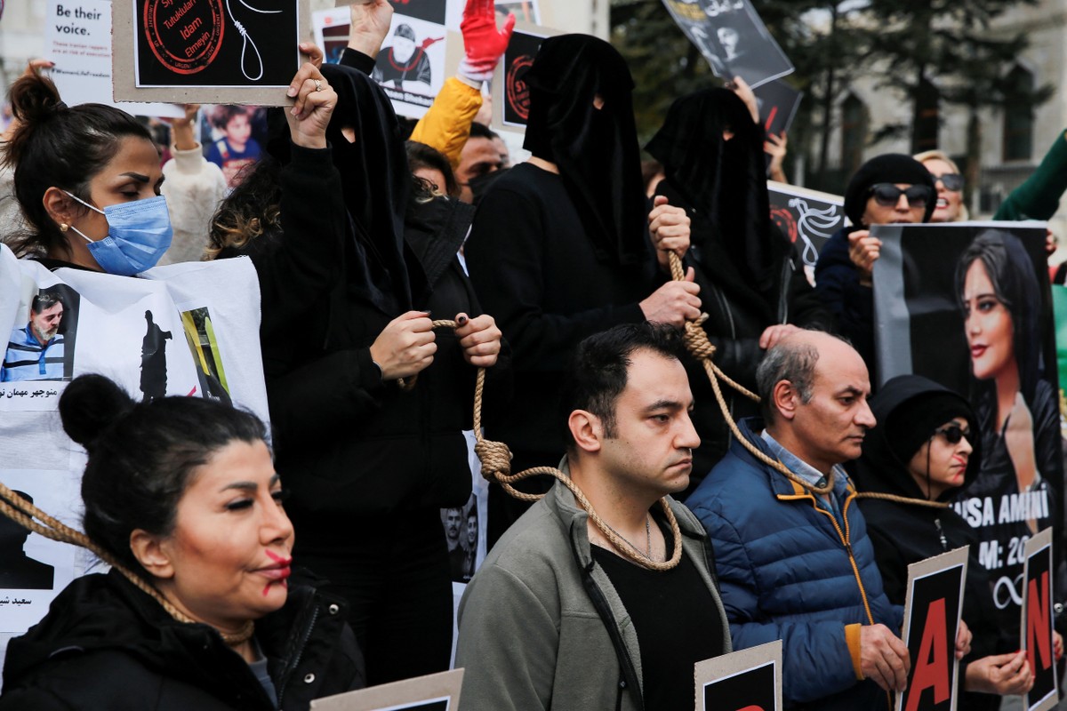 Iraniano vence concurso de melhor enterrada da década; Confira lance