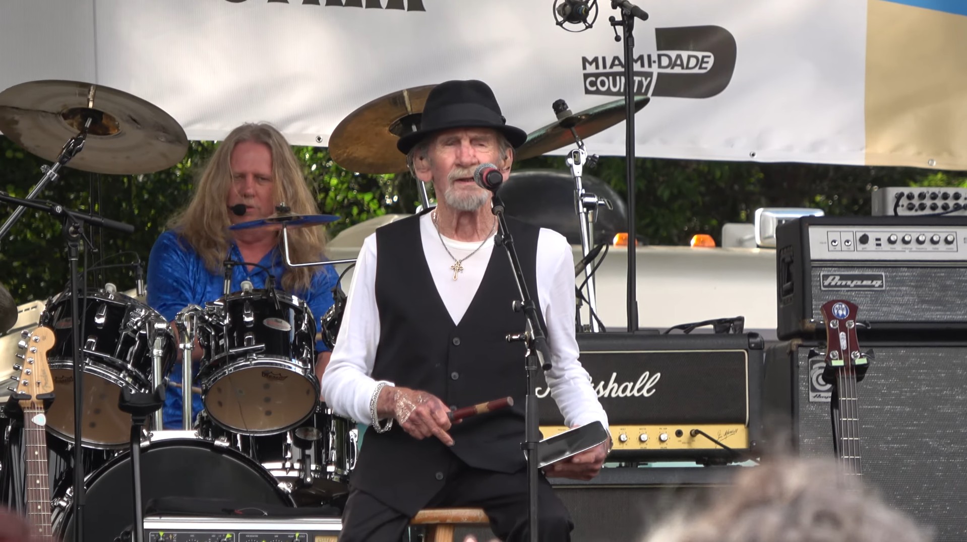 Alex Ligertwood, ex-vocalista da banda de Santana, morre aos 79 anos
