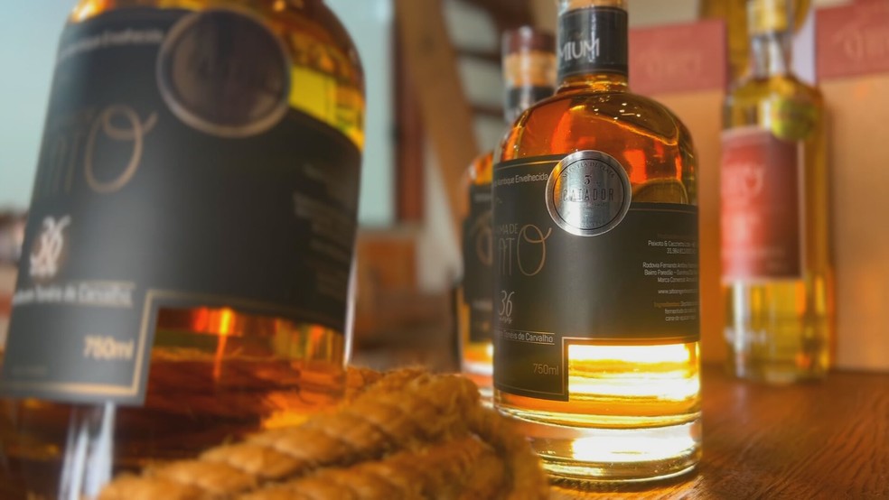 1 de 1
Alambiques preservam a tradição da cachaça artesanal — Foto: TV TEM/Reprodução