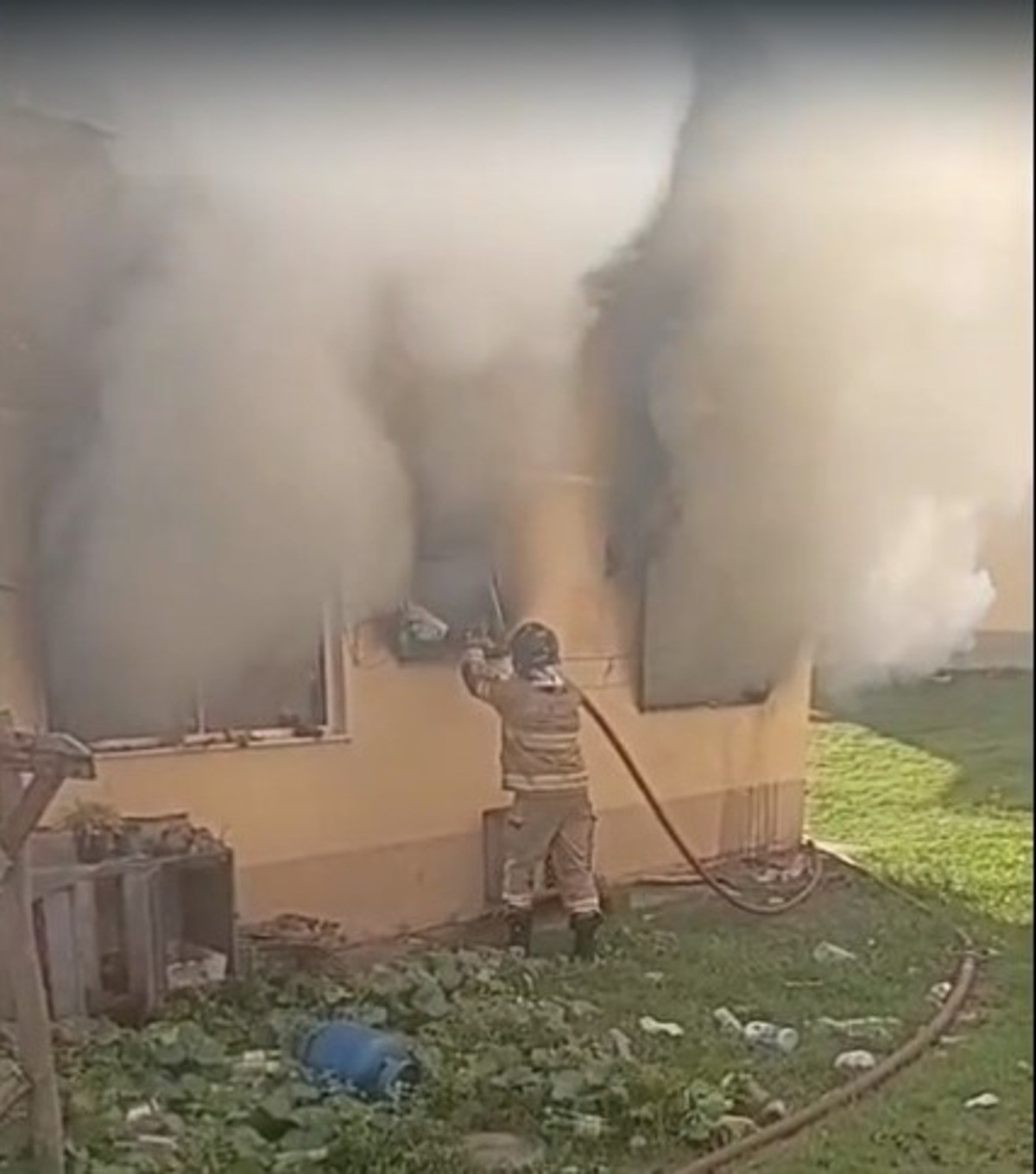 Botijão de gás explode e deixa feridos em Barra do Piraí | G1